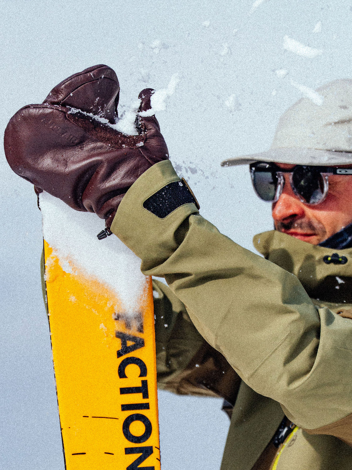 Men's Snow Ops 2.0 Mitts | Auclair